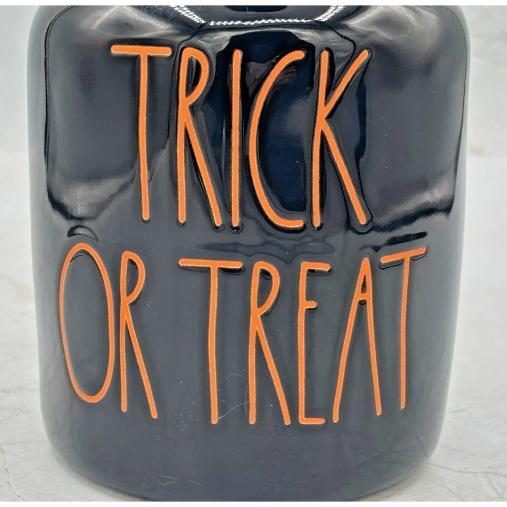 Rae Dunn TRICK OR TREAT Black Ceramic Canister Lid‎ Pumpkin Topper New Halloween